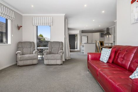 Photo of property in 2 Vista Close, Omokoroa, 3114