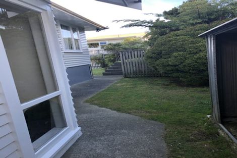 Photo of property in 6 Middlesex Place, Northland, Wellington, 6012