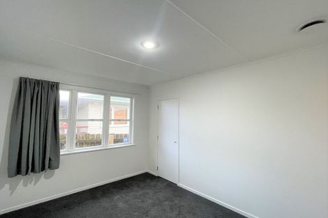 Photo of property in 21 Chilcott Road, Henderson, Auckland, 0612