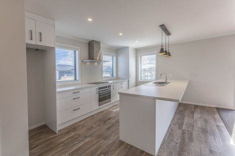 Photo of property in 6 Corsica Court, Fitzherbert, Palmerston North, 4410