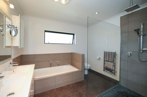 Photo of property in 8 Settlers Close, Whalers Gate, New Plymouth, 4310