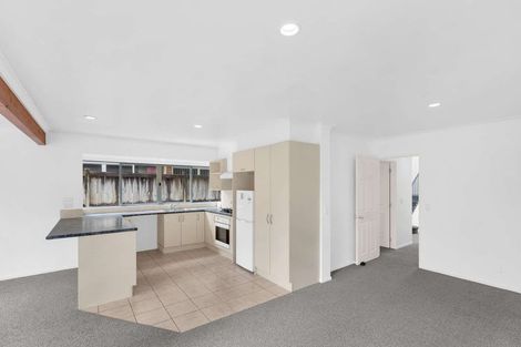 Photo of property in 10 Kalberry Place, East Tamaki, Auckland, 2016