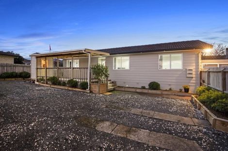 Photo of property in 2/17 Etherton Drive, Weymouth, Auckland, 2103