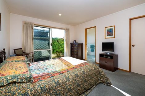 Photo of property in 2/11 Duart Road, Havelock North, 4130