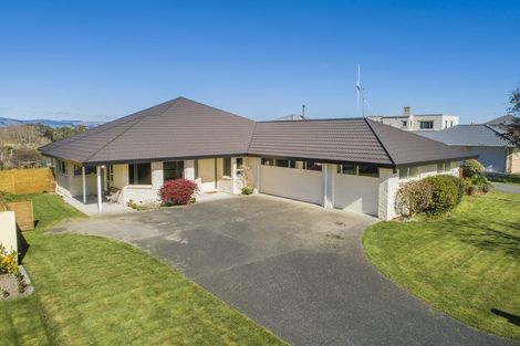 Photo of property in 51 Royal Oak Drive, Kelvin Grove, Palmerston North, 4414
