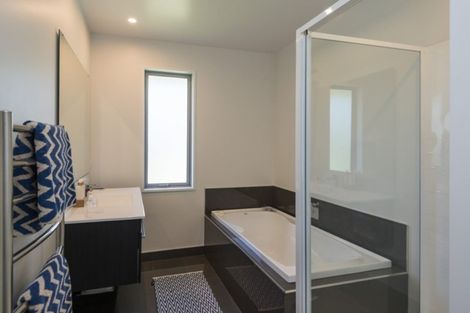 Photo of property in 77 Waratah Street, Avondale, Christchurch, 8061