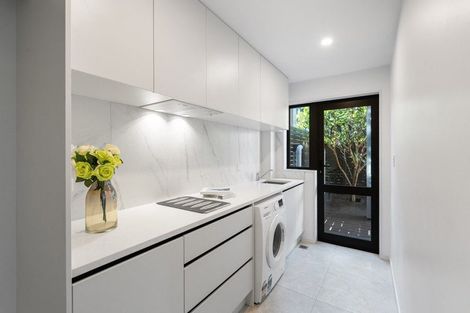 Photo of property in 4d Fowler Street, Northcote, Auckland, 0627