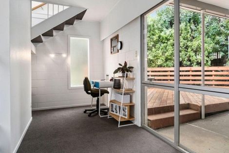 Photo of property in 77 Seymour Road, Sunnyvale, Auckland, 0612