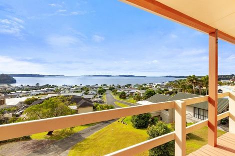 Photo of property in 37 Merehai Place, Snells Beach, 0920