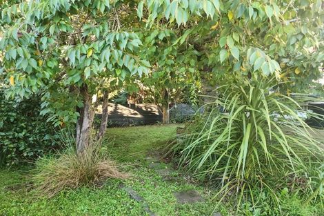 Photo of property in 75 Meadowvale Rise, Titirangi, Auckland, 0604