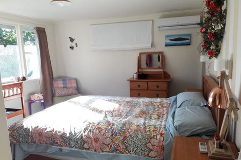 Photo of property in 11 Te Pari Pari Road, Pukerua Bay, 5026