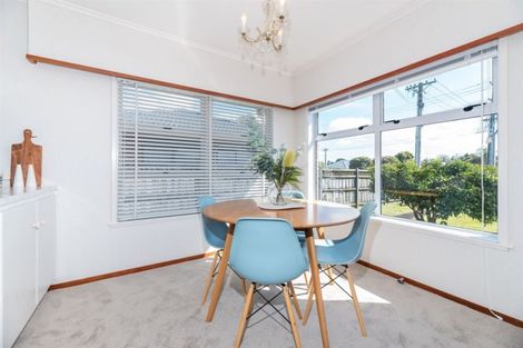 Photo of property in 1/10 Shakespeare Road, Milford, Auckland, 0620