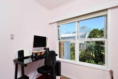 Photo of property in 1/13 Otakau Road, Milford, Auckland, 0620