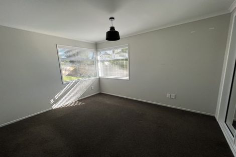 Photo of property in 7 Booralee Avenue, Botany Downs, Auckland, 2010