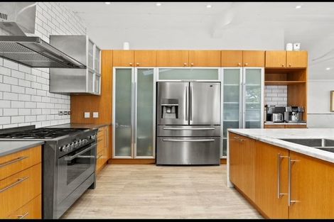 Photo of property in 80b Queen Street, Northcote Point, Auckland, 0627