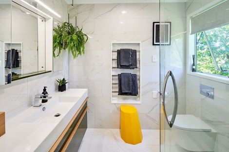 Photo of property in 60 Pomare Road, Tirohanga, Lower Hutt, 5010