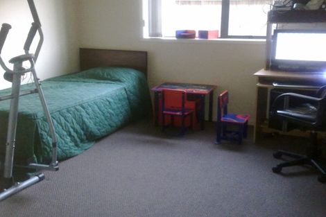 Photo of property in 38 Tussock Avenue, Mangere, Auckland, 2022