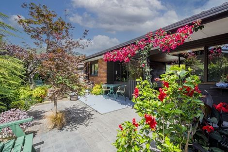 Photo of property in 1 Manu Grove, Waikanae, 5036