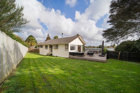 Photo of property in 6 Crestlands Place, Papakura, 2110