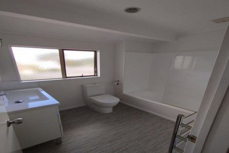 Photo of property in 21 Redfern Lane, Glenfield, Auckland, 0629