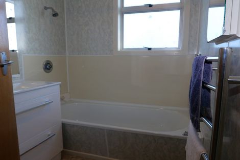 Photo of property in 115 Gloaming Hill, Titahi Bay, Porirua, 5022