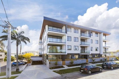 Photo of property in 304/8b Lake Pupuke Drive, Takapuna, Auckland, 0622