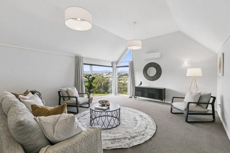 Photo of property in 105 Akaroa Drive, Maupuia, Wellington, 6022