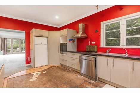 Photo of property in 24 Miromiro Road, Normandale, Lower Hutt, 5010