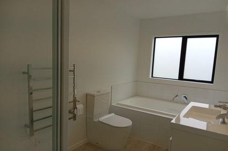 Photo of property in 216a Lake Road, Northcote, Auckland, 0627