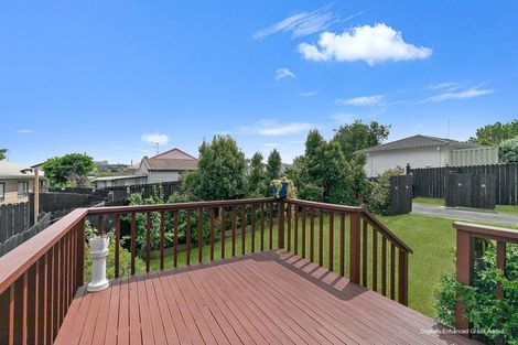 Photo of property in 1/8 Kirklow Place, Goodwood Heights, Auckland, 2105