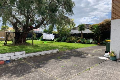 Photo of property in 2/75 Cliff View Drive, Green Bay, Auckland, 0604