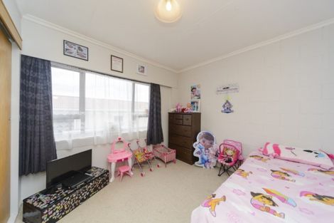 Photo of property in 1 Cohen Place, Milson, Palmerston North, 4414