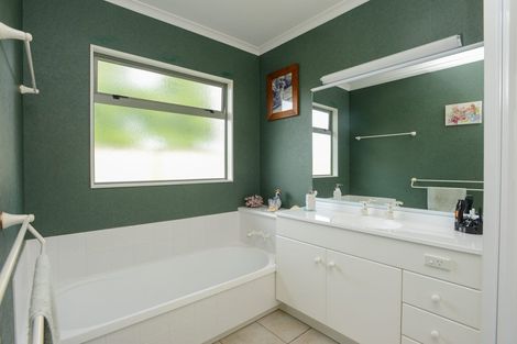 Photo of property in 12 Flemington Place, Taradale, Napier, 4112