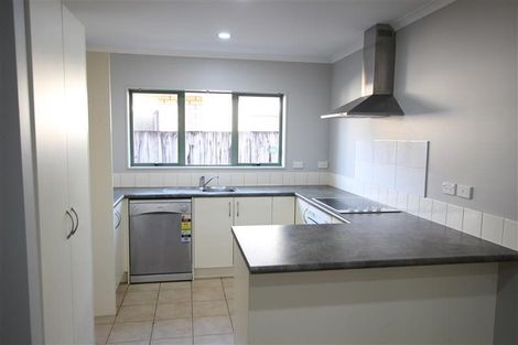 Photo of property in 2 Ettrick Lane, Papakura, 2110