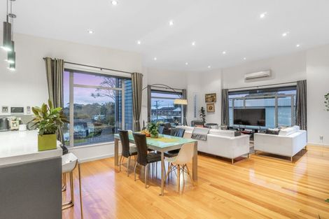 Photo of property in 219 East Coast Road, Campbells Bay, Auckland, 0620