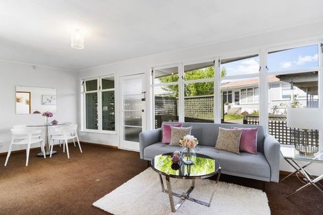 Photo of property in 3/116 Beach Haven Road, Beach Haven, Auckland, 0626
