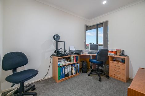 Photo of property in 4 Chardonnay Rise, Henderson, Auckland, 0612