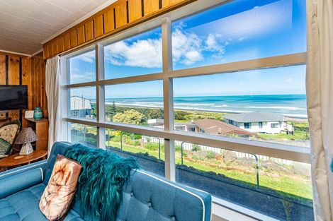 Photo of property in 8 Kapiti Terrace, Castlecliff, Whanganui, 4501