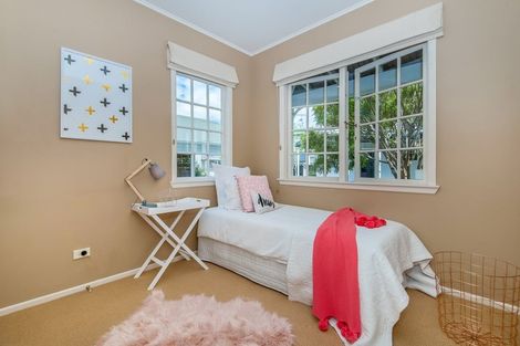 Photo of property in 1/28 Beach Road, Castor Bay, Auckland, 0620