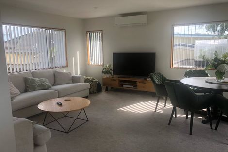 Photo of property in 1/6 County Road, Torbay, Auckland, 0630
