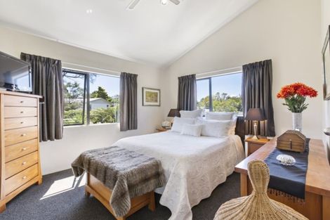 Photo of property in 1/121 Godley Road, Green Bay, Auckland, 0604