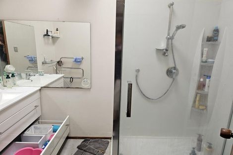 Photo of property in 34 Peach Road, Glenfield, Auckland, 0629