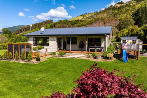 Photo of property in 1058 Queen Charlotte Drive, Linkwater, Picton, 7281