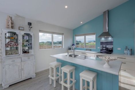 Photo of property in 111 Strathnaver Drive, Waikawa Beach, Levin, 5573