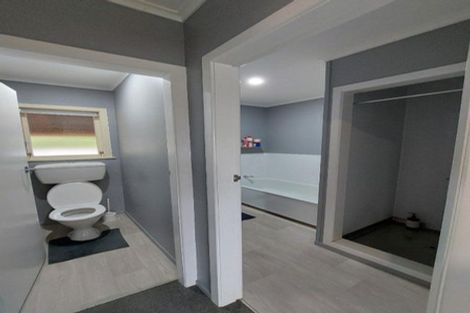 Photo of property in 8 Riversdale Drive, Merrilands, New Plymouth, 4312