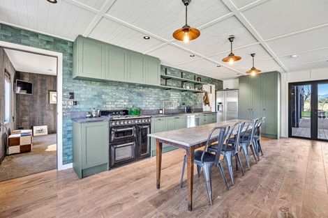 Photo of property in 377 Clevedon Kawakawa Road, Clevedon, Papakura, 2585