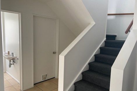 Photo of property in 32 Oakford Close, Riccarton, Christchurch, 8011