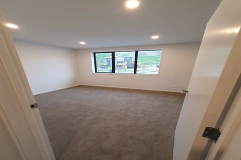 Photo of property in 6 Bee Lane, Whitby, Porirua, 5024
