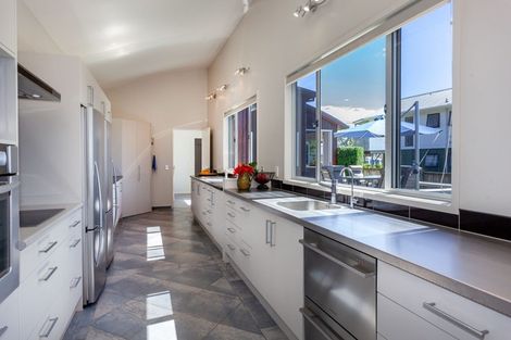 Photo of property in 17 Hahei Beach Road, Hahei, Whitianga, 3591