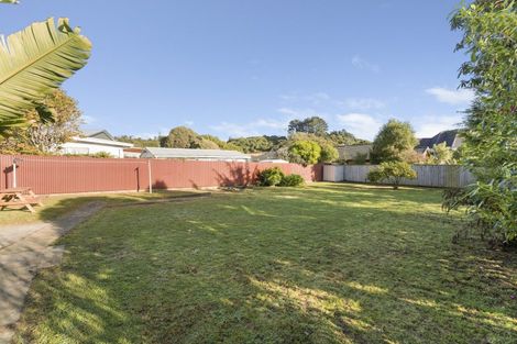 Photo of property in 6 Kaitawa Crescent, Paraparaumu, 5032